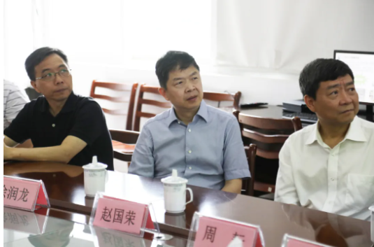 6月4日，省市场监管局党委委员、副局长，省药品监管局党组书记、局长徐润龙带队来公司开展“三服务”活动